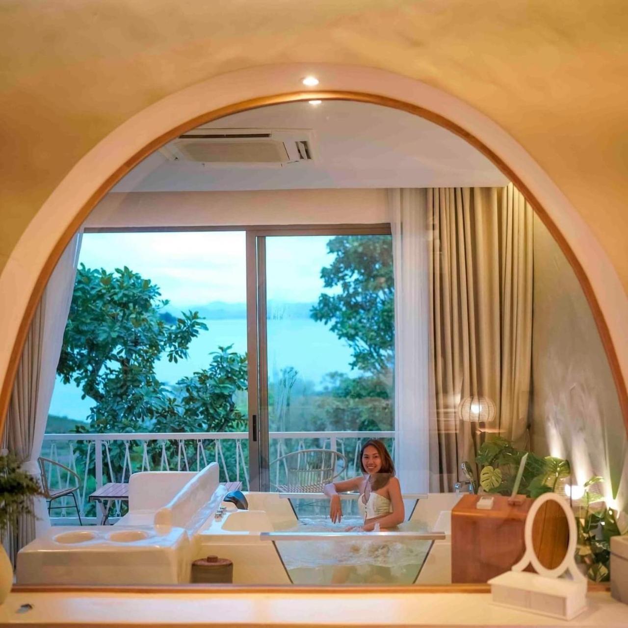 Le La Lake Resort And Spa Kaeng Kachan Exterior foto